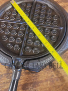 Stunning. VHTF 1930’s Hammered finish Griswold #8 Waffle Iron. The best you can buy - Waffle Iron