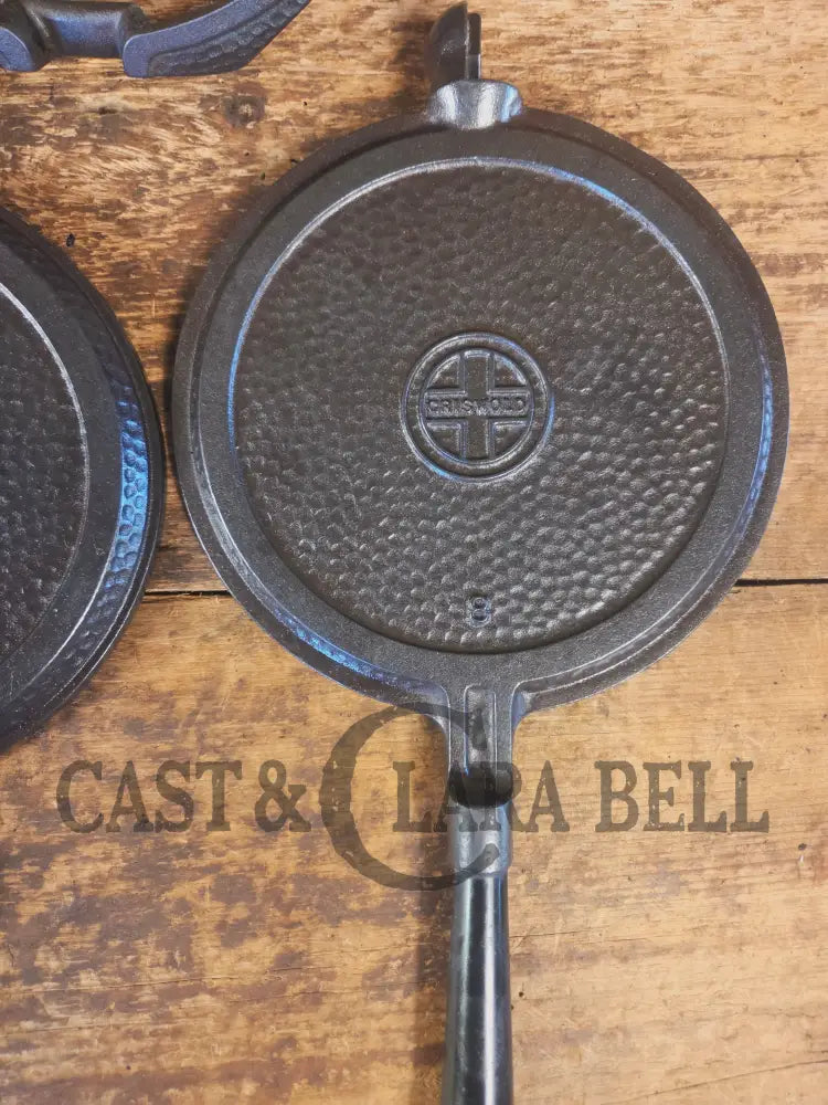 Stunning. VHTF 1930’s Hammered finish Griswold #8 Waffle Iron. The best you can buy - Waffle Iron