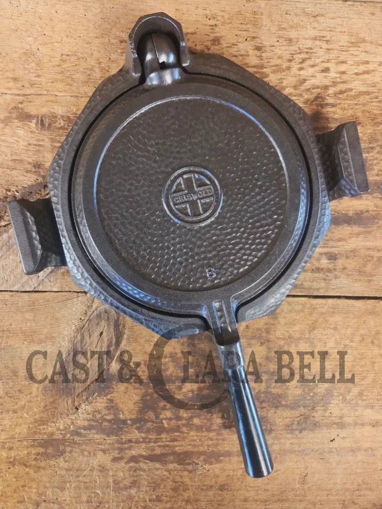 Stunning. VHTF 1930’s Hammered finish Griswold #8 Waffle Iron. The best you can buy - Waffle Iron