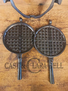 Stunning. VHTF 1930’s Hammered finish Griswold #8 Waffle Iron. The best you can buy - Waffle Iron