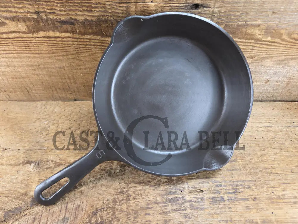 Super handy 1930’s Griswold No. 5 Saute Skillet Small Logo Grooved Handle Smooth Bottom 724. Restored and Ready to Use!
