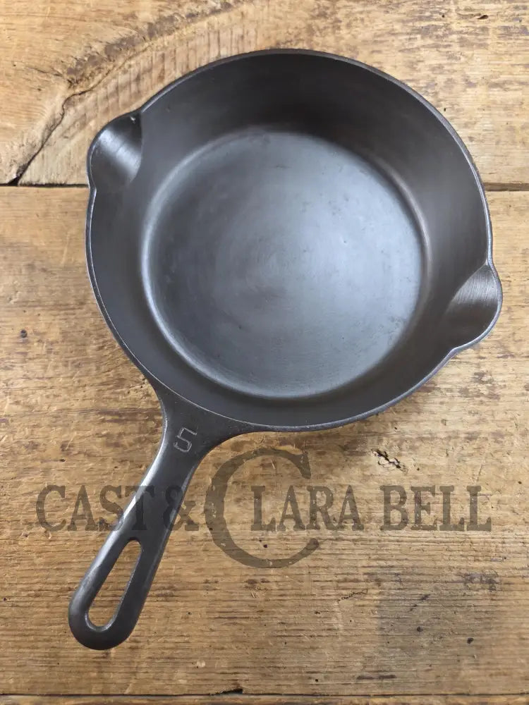 Super handy 1930’s Griswold No. 5 Saute Skillet Small Logo Grooved Handle Smooth Bottom 724. Restored and Ready to Use!