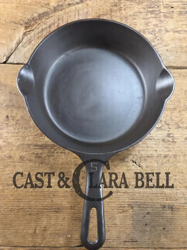 Super handy 1930’s Griswold No. 5 Saute Skillet Small Logo Grooved Handle Smooth Bottom 724. Restored and Ready to Use!