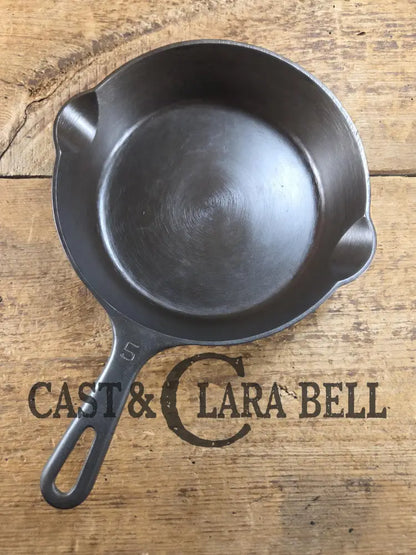 Super handy 1930’s Griswold No. 5 Saute Skillet Small Logo Smooth Bottom 724. Skillet