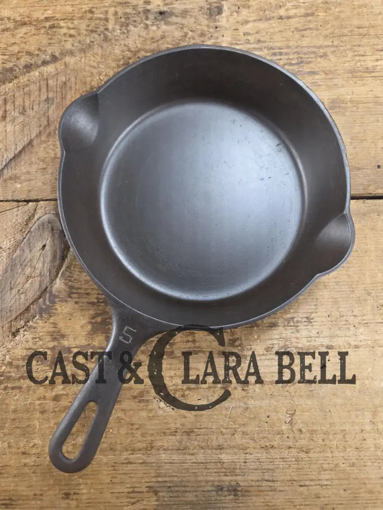 Super handy 1930’s Griswold No. 5 Saute Skillet Small Logo Smooth Bottom 724 M. Restored and Ready to Use! Skillet