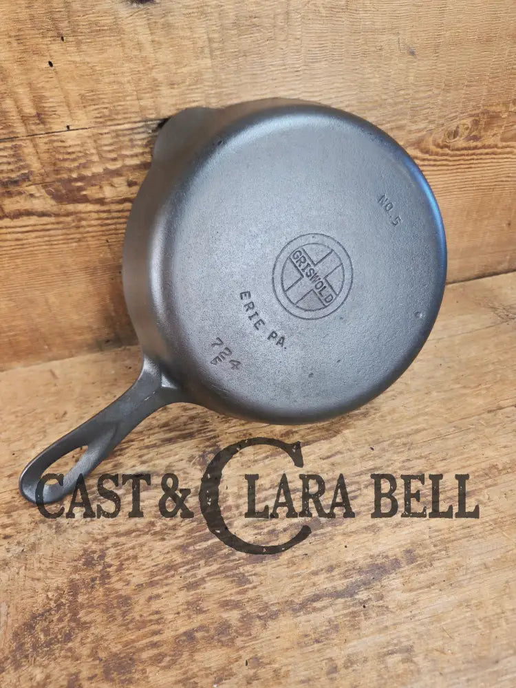 Super handy 1930’s Griswold No. 5 Saute Skillet Small Logo Smooth Bottom 724. Restored and Ready to Use! Skillet