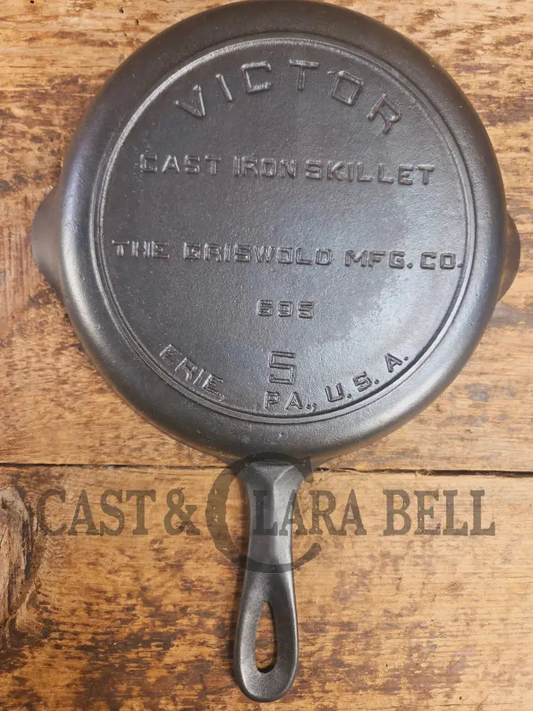 Super hard to find!! Gorgeous 1920’s Griswold’s Victor #5 Skillet with Heat Ring Fully Marked 695 Skillet