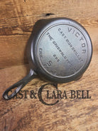 Super hard to find!! Gorgeous 1920’s Griswold’s Victor #5 Skillet with Heat Ring Fully Marked 695. Skillet
