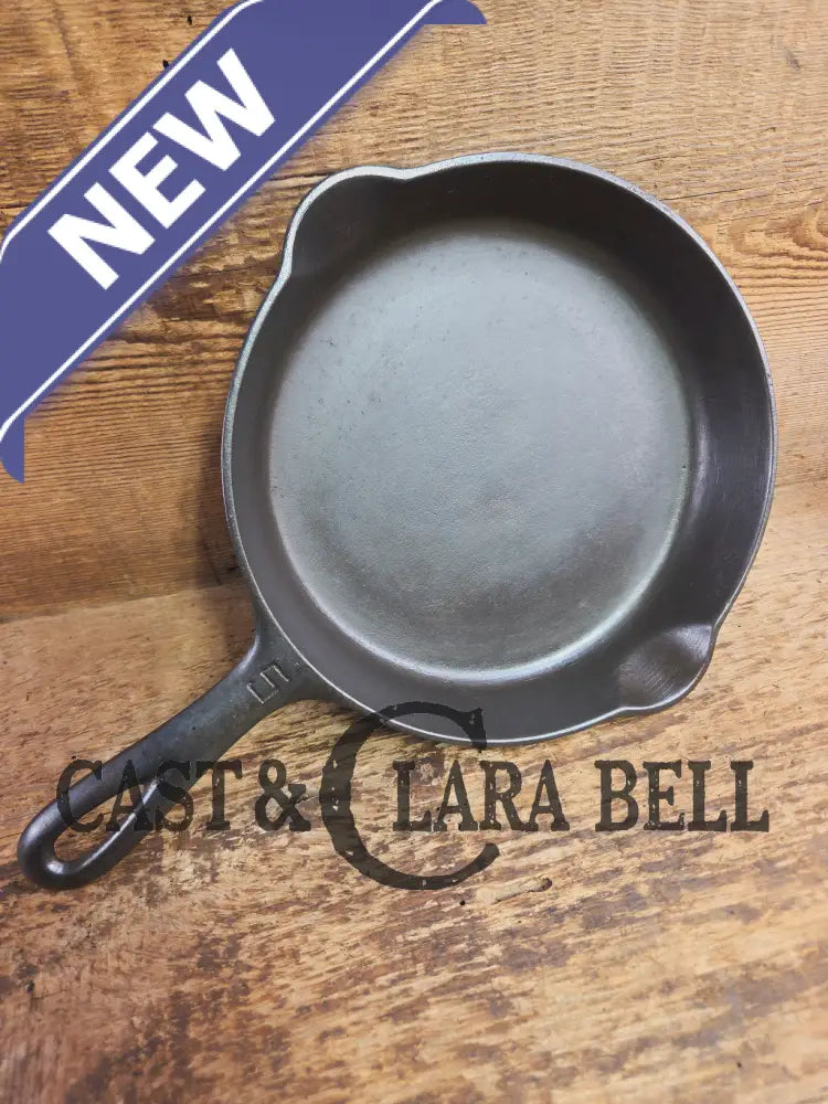 Super hard to find!! Gorgeous 1920’s Griswold’s Victor #5 Skillet with Heat Ring Fully Marked 695. Skillet