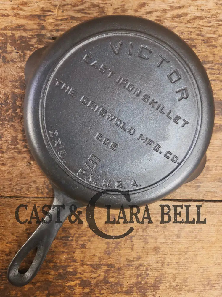 Super hard to find!! Gorgeous 1920’s Griswold’s Victor #5 Skillet with Heat Ring Fully Marked 695 Skillet