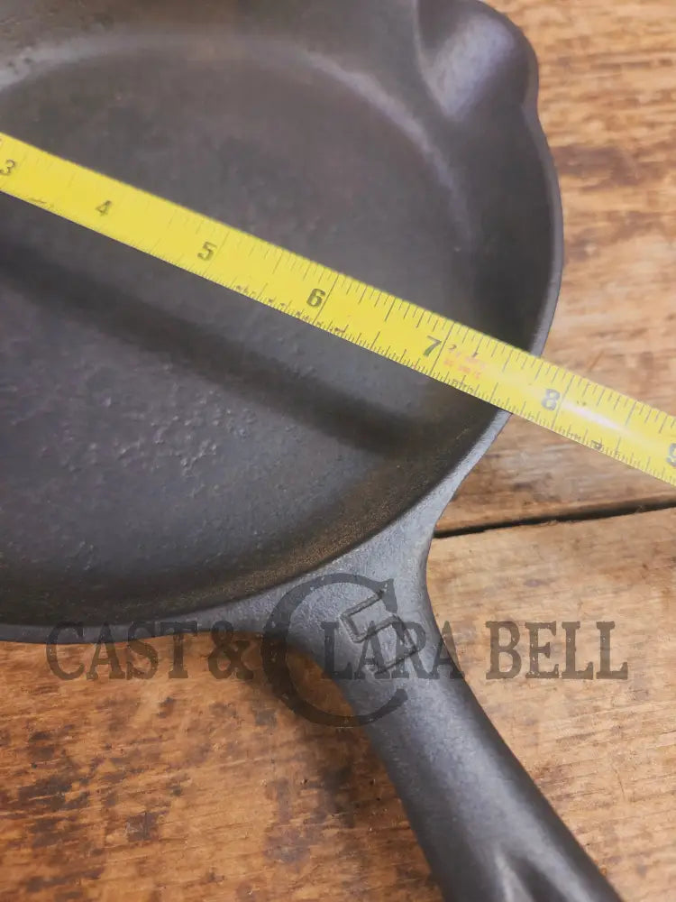 Super hard to find!! Gorgeous 1920’s Griswold’s Victor #5 Skillet with Heat Ring Fully Marked 695 Skillet