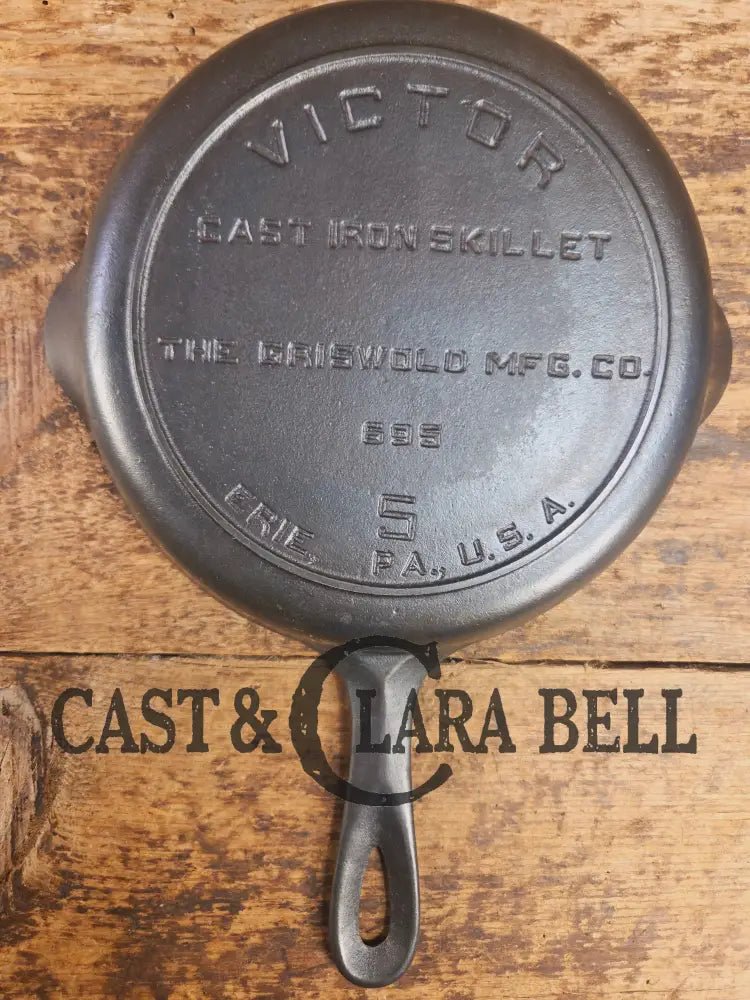 Super hard to find!! Gorgeous 1920’s Griswold’s Victor #5 Skillet with Heat Ring Fully Marked 695 Skillet