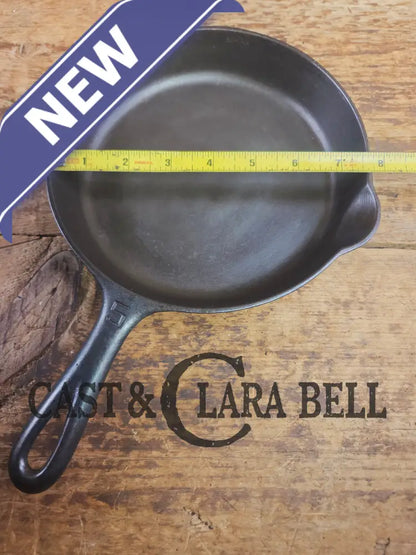 Super hard to find!! Gorgeous 1920’s Griswold’s Victor #5 Skillet with Heat Ring Fully Marked 695. Skillet