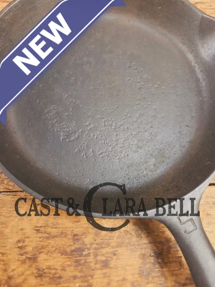 Super hard to find!! Gorgeous 1920’s Griswold’s Victor #5 Skillet with Heat Ring Fully Marked 695 Skillet