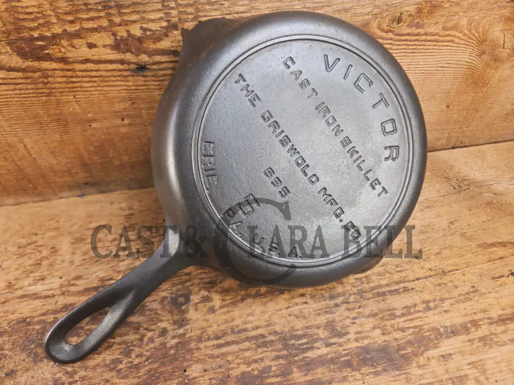 Super hard to find!! Gorgeous 1920’s Griswold’s Victor #5 Skillet with Heat Ring Fully Marked 695 Skillet