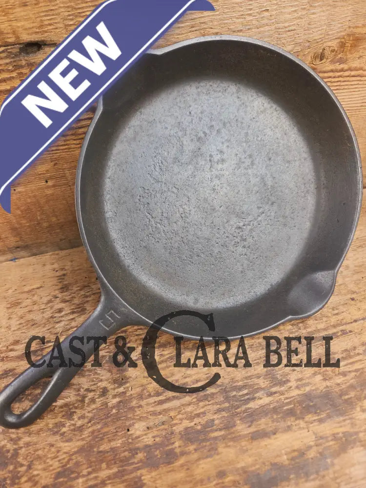 Super hard to find!! Gorgeous 1920’s Griswold’s Victor #5 Skillet with Heat Ring Fully Marked 695 Skillet