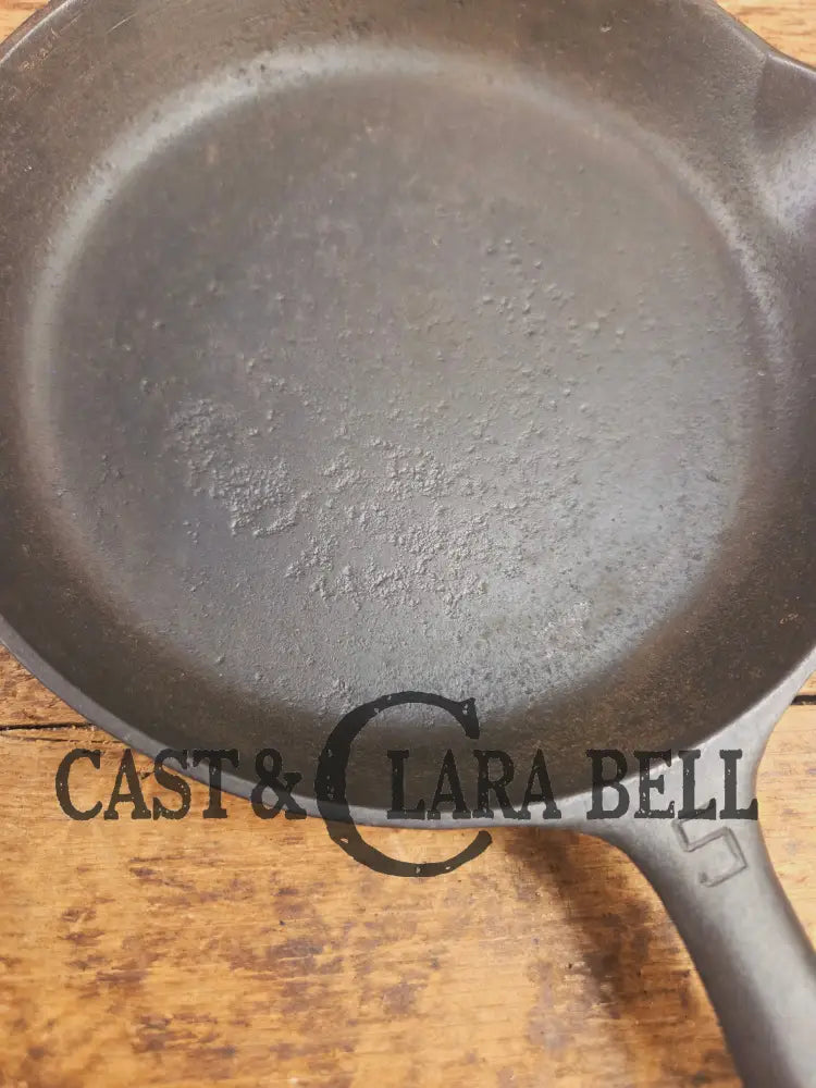 Super hard to find!! Gorgeous 1920’s Griswold’s Victor #5 Skillet with Heat Ring Fully Marked 695 Skillet