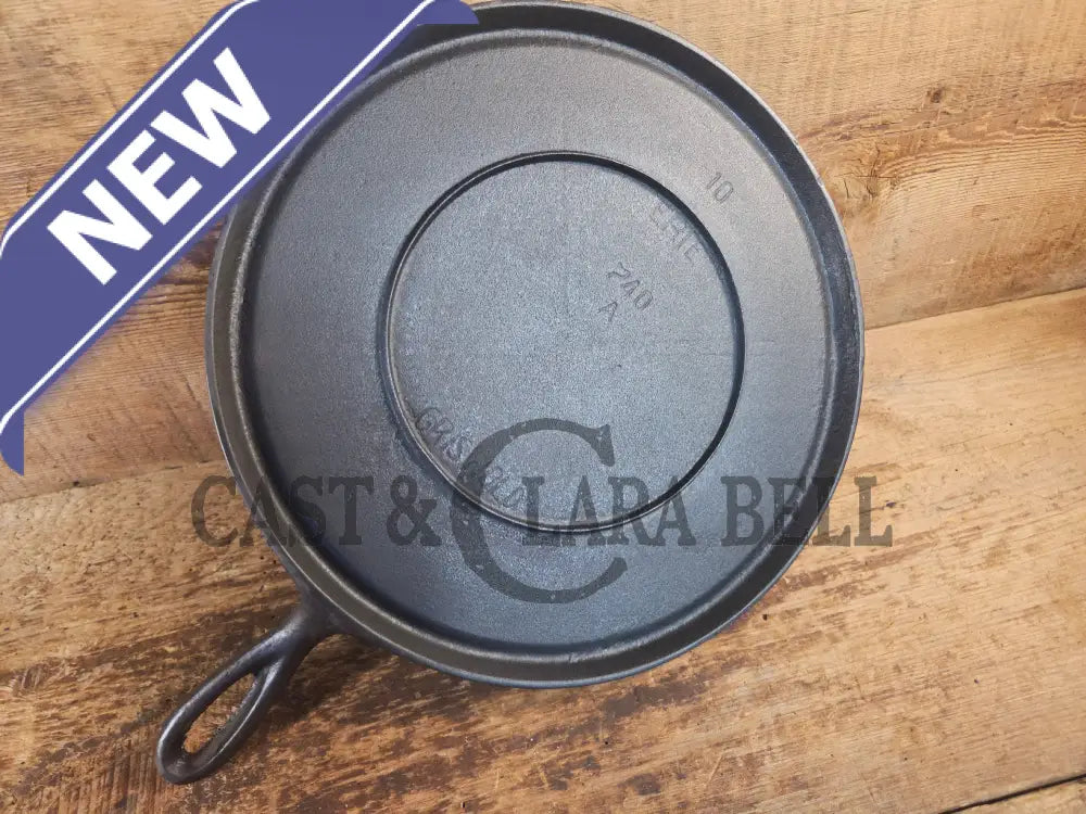 Super unique and gorgeous!! #740 Griswold #10 Round handled griddle with SLANT logo and NO Circles! Very different