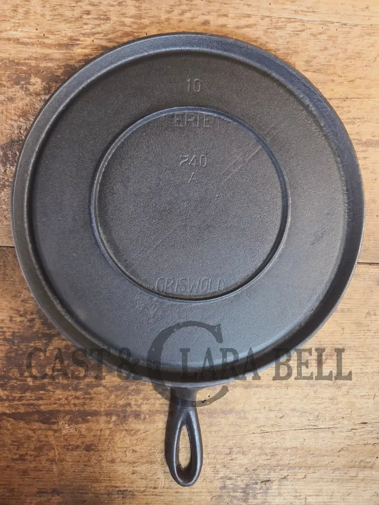 Super unique and gorgeous!! #740 Griswold #10 Round handled griddle with SLANT logo and NO Circles! Very different