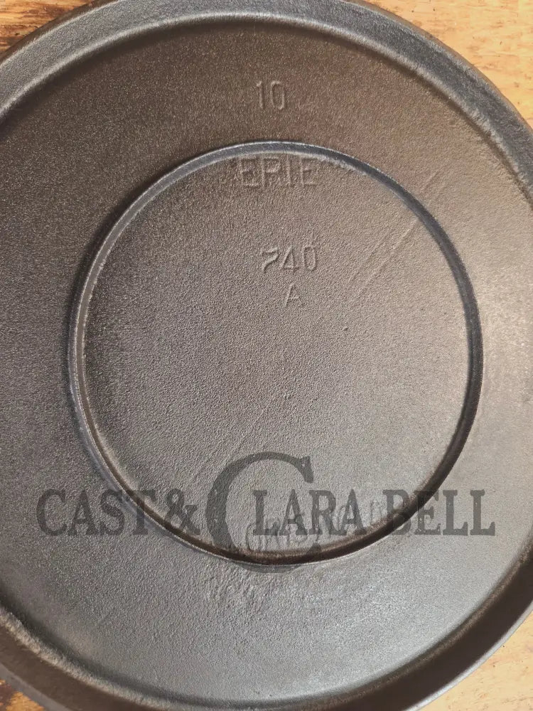 Super unique and gorgeous!! #740 Griswold #10 Round handled griddle with SLANT logo and NO Circles! Very different