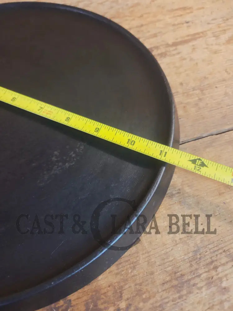 Super unique and gorgeous!! #740 Griswold #10 Round handled griddle with SLANT logo and NO Circles! Very different
