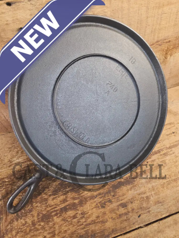 Super unique and gorgeous!! #740 Griswold #10 Round handled griddle with SLANT logo and NO Circles! Very different