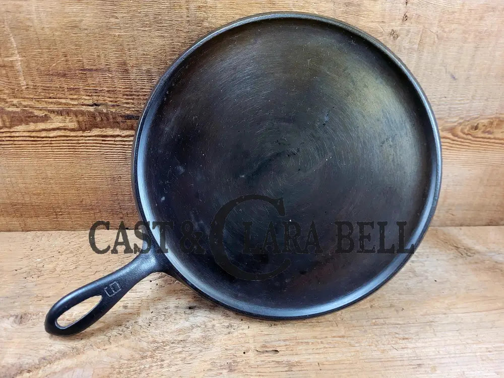 Super Unique And Hard To Find!! Gorgeous Griswold 739 Erie Round Handled Griddle. Great For Grilled