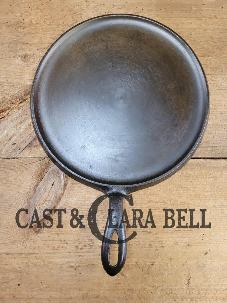 Super Unique And Hard To Find!! Gorgeous Griswold 739 Erie Round Handled Griddle. Great For Grilled