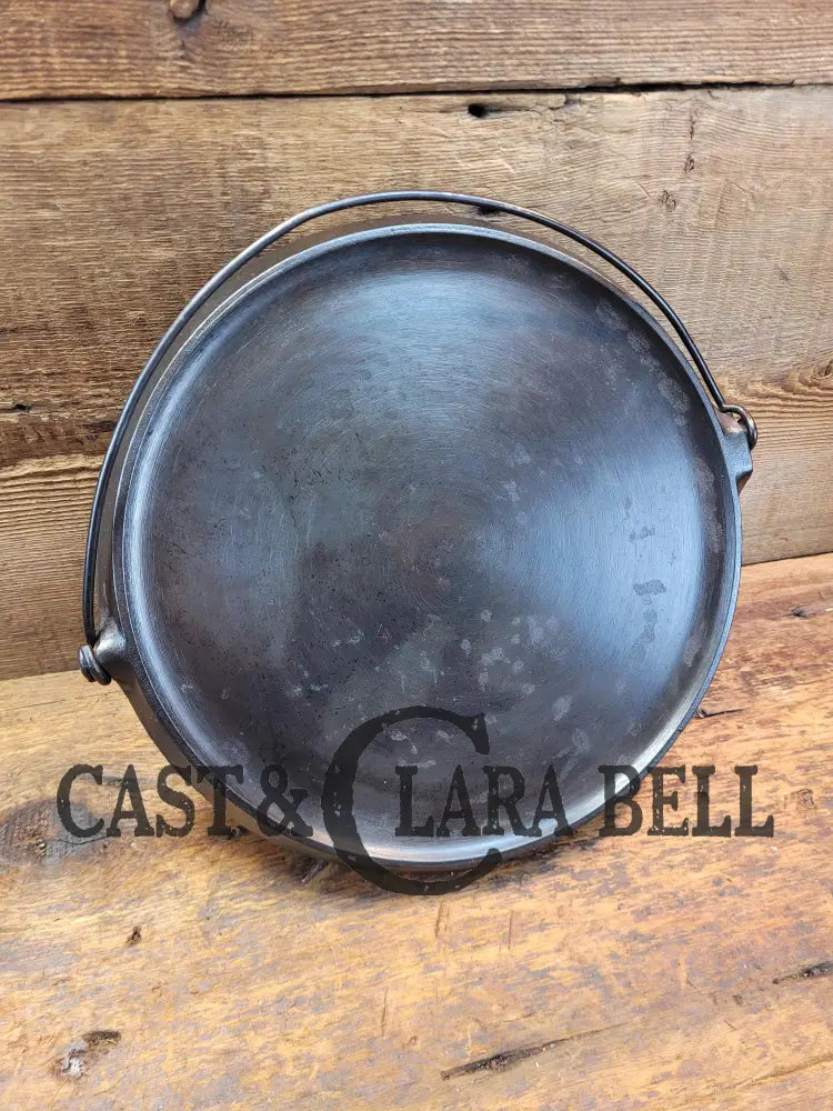 Super Unique And Tough To Find!! Early 1920’S Gorgeous Griswold #10 Round Griddle With Bail