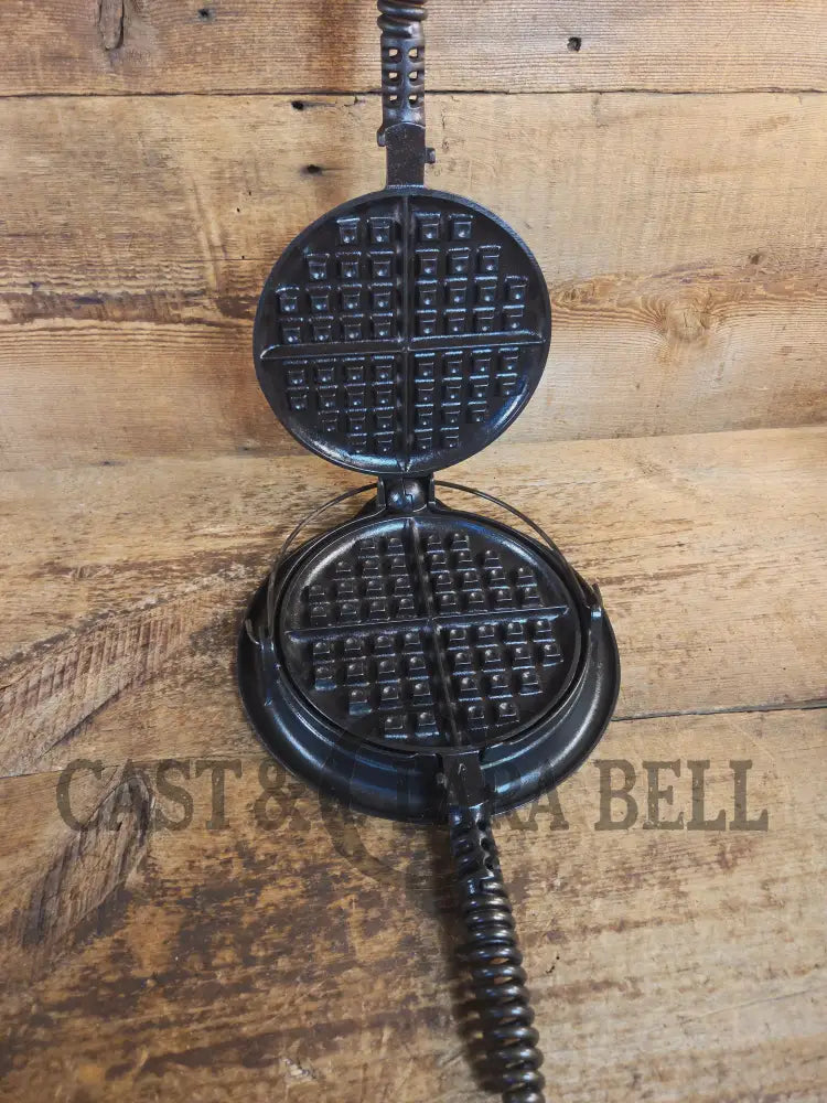 The BEST gift idea! Gorgeous Griswold #8 Cast Waffle Iron #151/151 Low base #152 - Waffle Iron