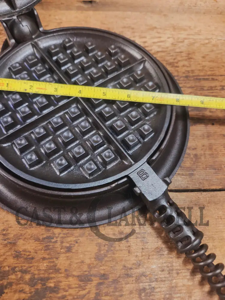 The BEST gift idea! Gorgeous Griswold #8 Cast Waffle Iron #151/151 Low base Fully Restored and Seasoned! - Waffle Iron