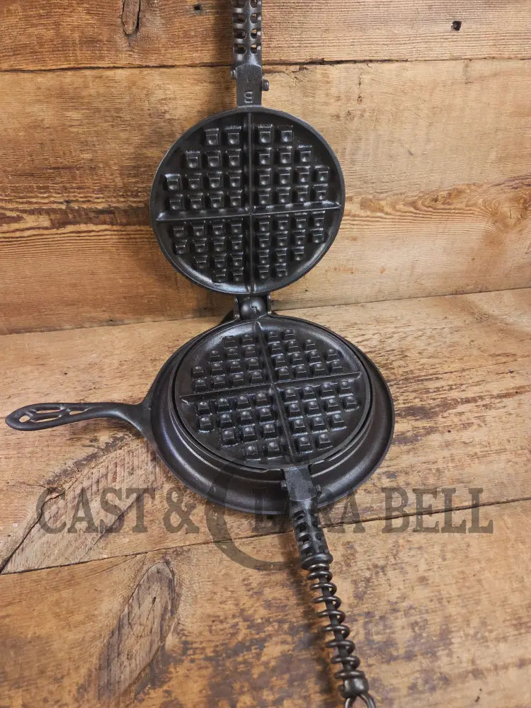 The BEST gift idea! Gorgeous Griswold #8 Cast Waffle Iron #151/151 Low base Fully Restored and Seasoned! - Waffle Iron
