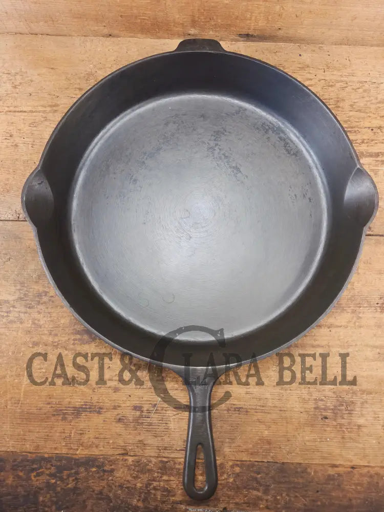 The biggest handled skillet made by Wagner with a Griswold pattern! Huge Wagner #14 Cast Iron Skillet 15 1/4 Inches