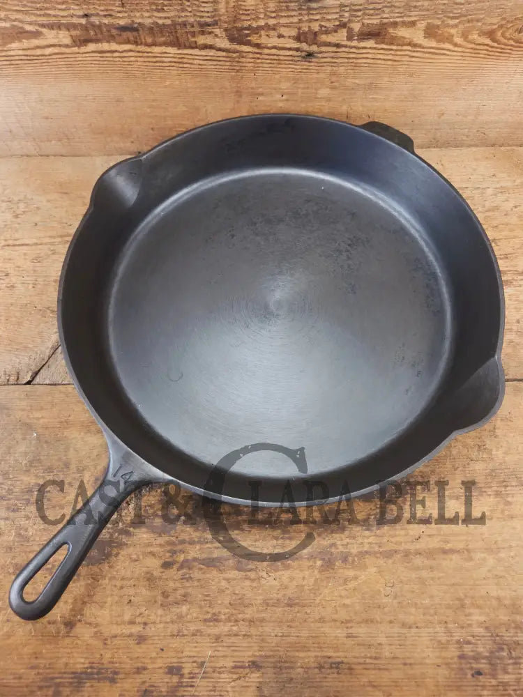 The biggest handled skillet made by Wagner with a Griswold pattern! Huge Wagner #14 Cast Iron Skillet 15 1/4 Inches