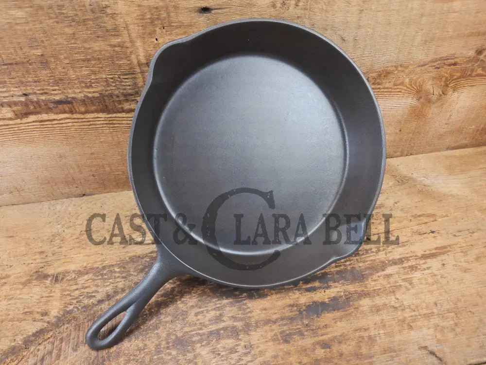 The Clara Bell Classic! 1940’s Era Three notch Lodge #8 cast iron skillet - Skillet