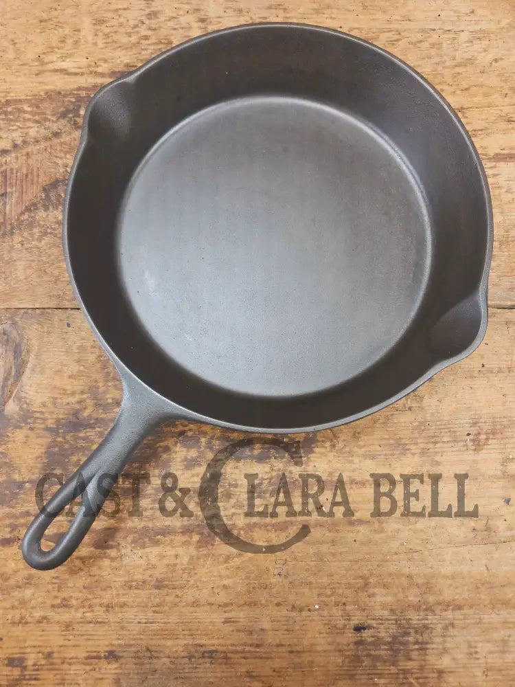 The Clara Bell Classic! 1940’s Era Three notch Lodge #8 cast iron skillet - Skillet