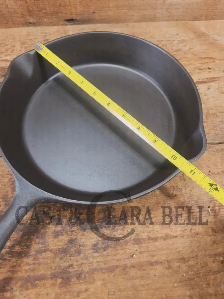The Clara Bell Classic! 1940’s Era Three notch Lodge #8 cast iron skillet - Skillet