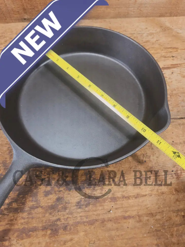 The Clara Bell Classic! 1940’s Era Three notch Lodge #8 cast iron skillet - Skillet
