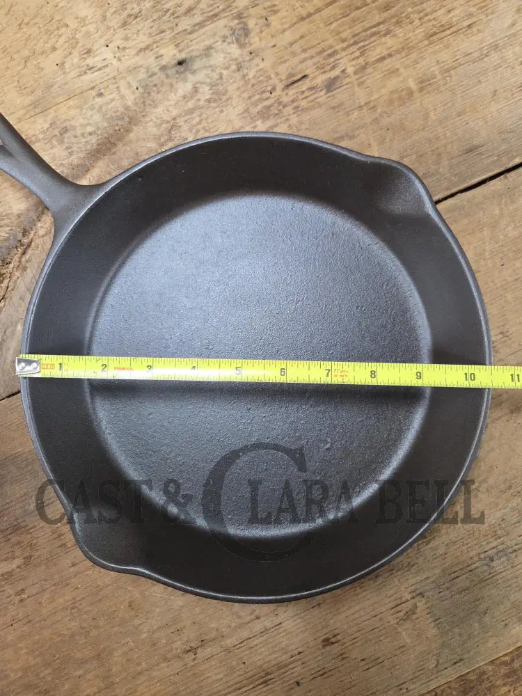 The Clara Bell Classic! 1940’s Era Three notch Lodge #8 cast iron skillet. Beautiful piece of Americana! Skillet