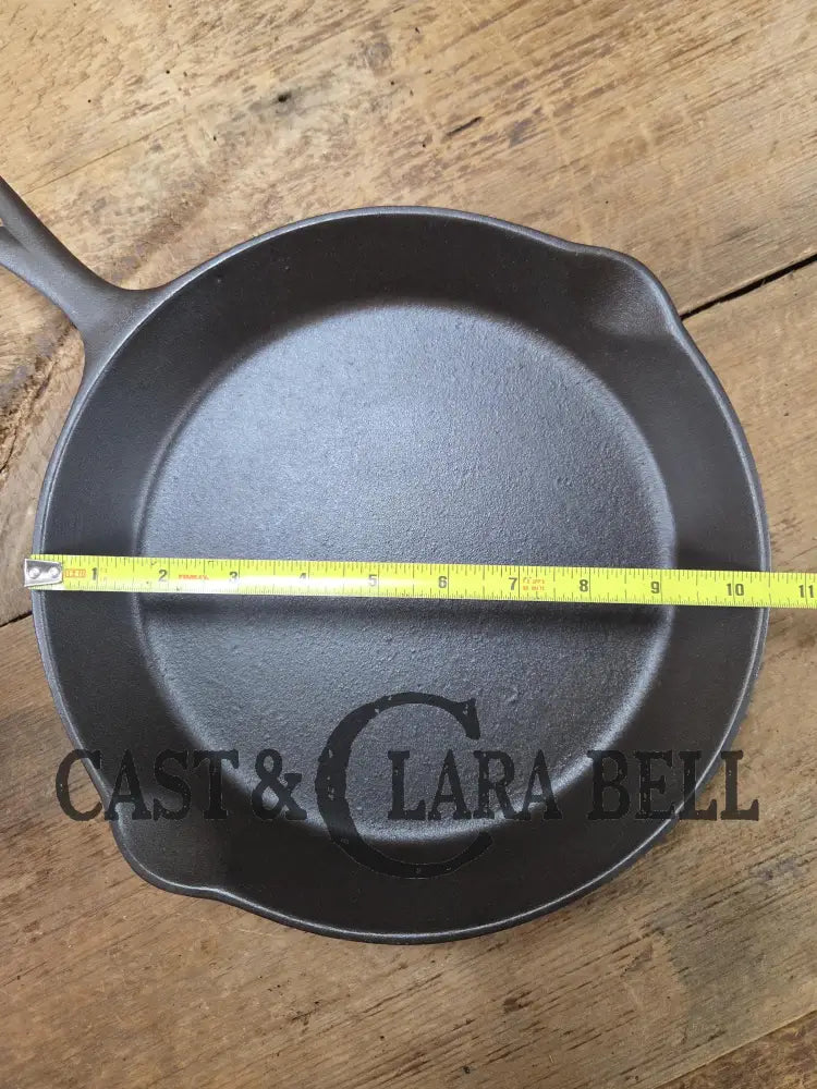 The Clara Bell Classic! 1940’s Era Three notch Lodge #8 cast iron skillet. Beautiful piece of Americana! Skillet