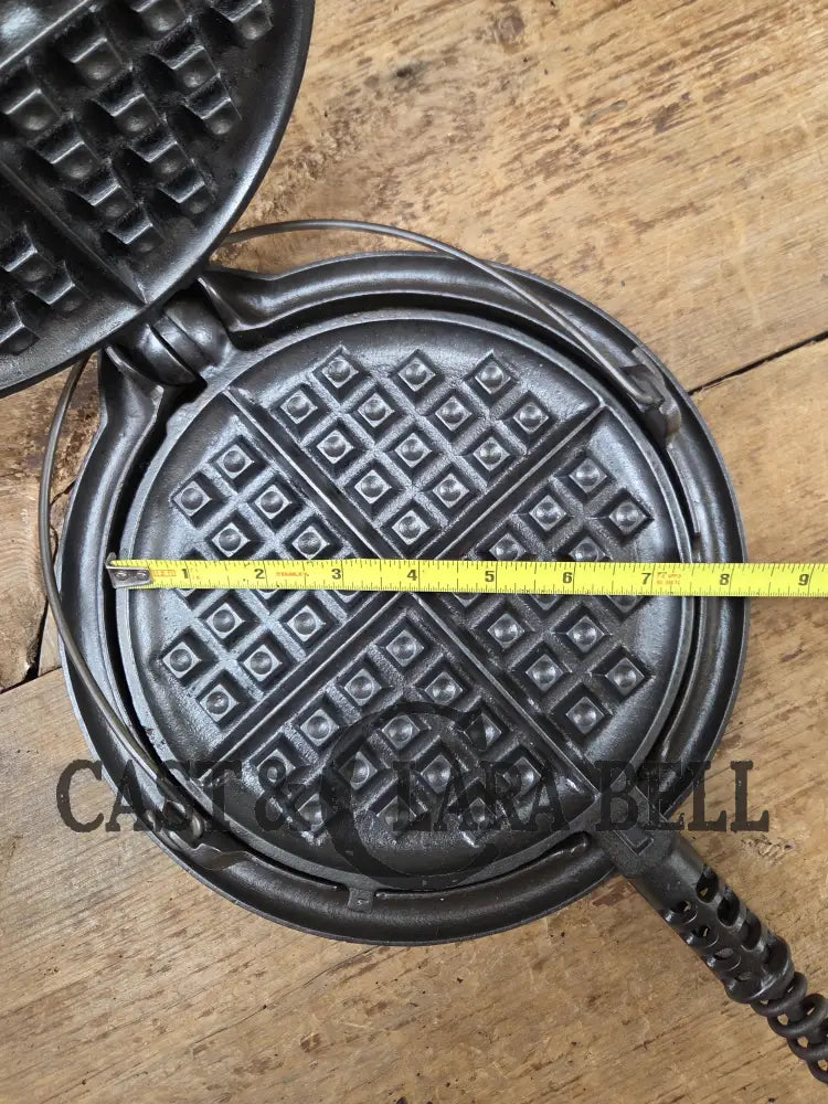 The Classic! 1920’s Griswold No. 8 Waffle Iron (314/315) with low (913) bailed base. Makes crispy waffles! Skillet