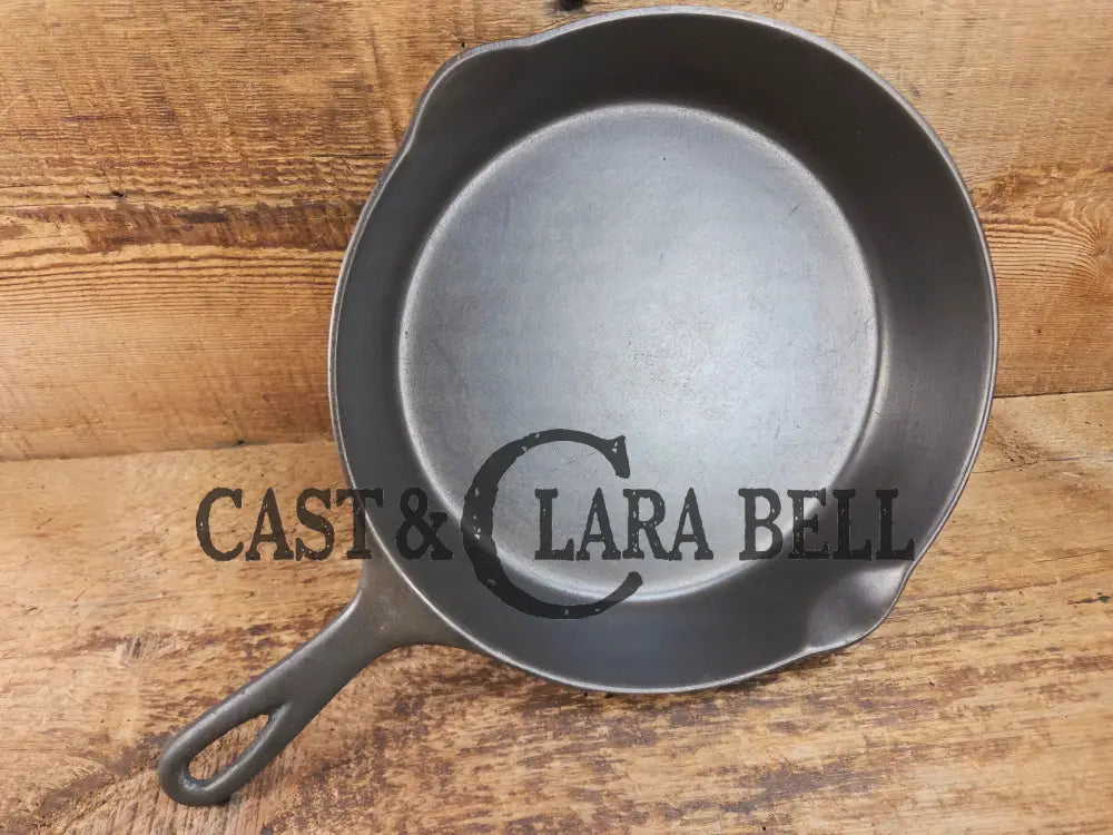 The Classic! 1920’s Wagner Ware Sidney -O- #8 Skillet with Heat Ring and Stylized Logo Single digit C/N. Gorgeous!