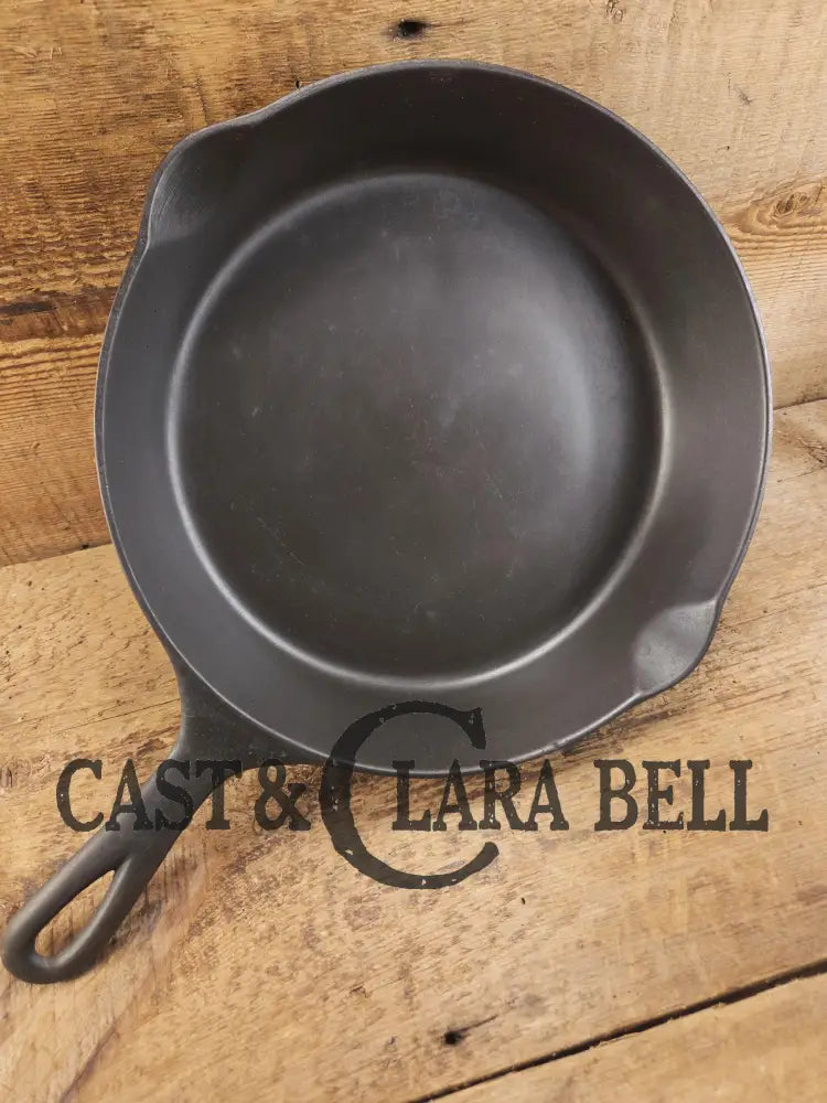 The Classic! 1920’s Wagner Ware Sidney -O- #8 Skillet with Heat Ring and Stylized Logo Single digit C/N. Gorgeous!