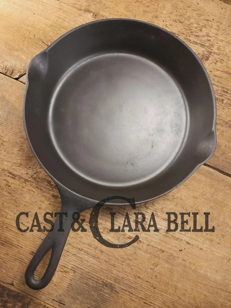 The Classic! 1920’s Wagner Ware Sidney -O- #8 Skillet with Heat Ring and Stylized Logo Single digit C/N. Gorgeous!