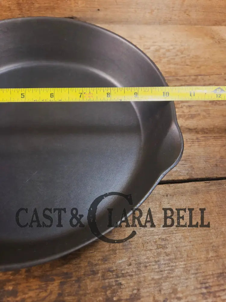 The Classic! 1920’s Wagner Ware Sidney -O- #8 Skillet with Heat Ring and Stylized Logo Single digit C/N. Gorgeous!