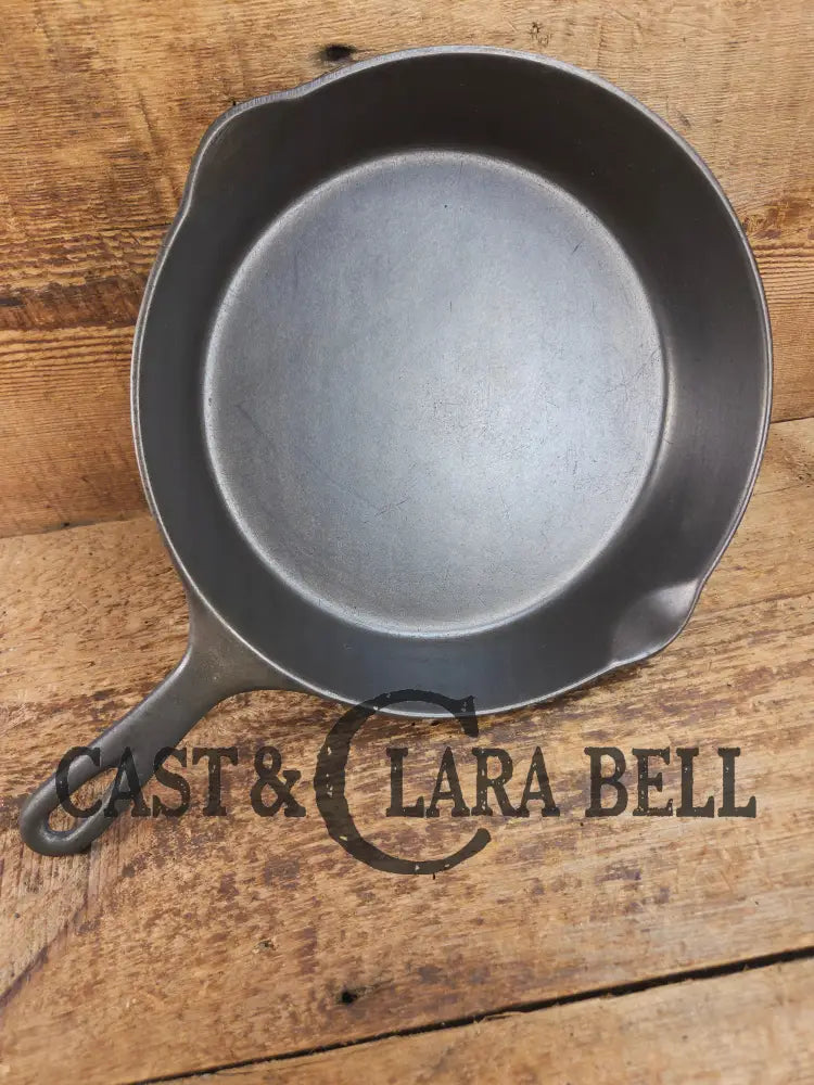 The Classic! 1920’s Wagner Ware Sidney -O- #8 Skillet with Heat Ring and Stylized Logo Single digit C/N. Gorgeous!