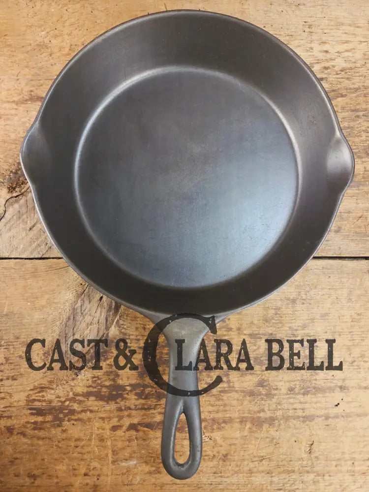 The Classic! 1920’s Wagner Ware Sidney -O- #8 Skillet with Heat Ring and Stylized Logo Single digit C/N. Gorgeous!