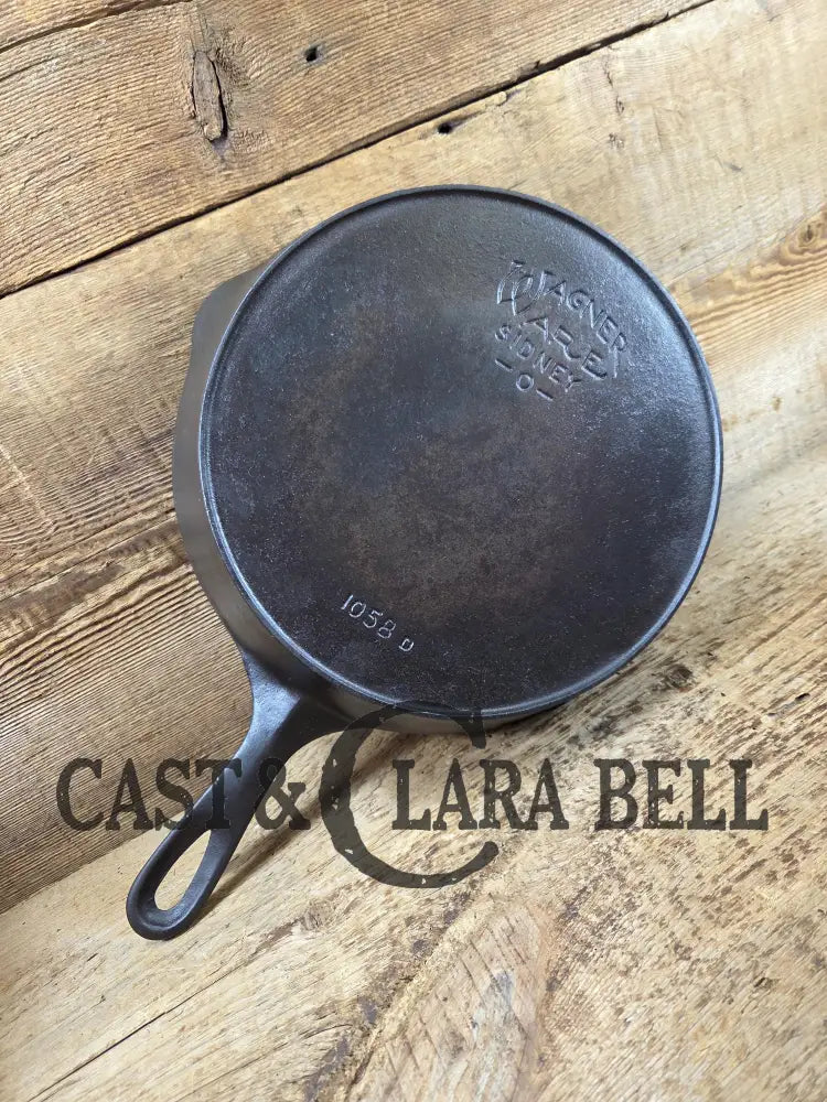 The Classic! 1924 Wagner Ware Sidney -O- #8 Skillet with Heat Ring and Stylized Logo 1058 D Skillet