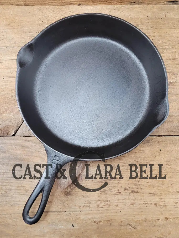 The Classic! 1930’S Griswold #8 Cast Iron Skillet With Large Block Logo 704 D