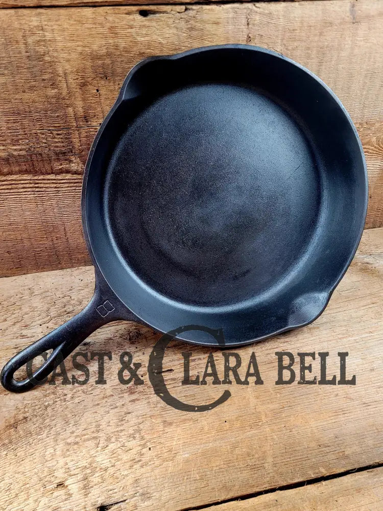 The Classic! 1930’S Griswold #8 Cast Iron Skillet With Large Block Logo 704 T